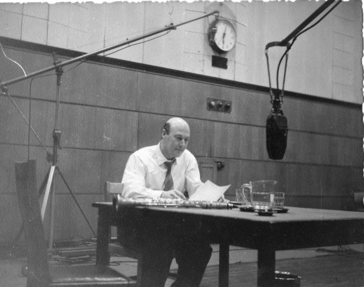 Image of Photograph: Jack Brymer recording with Carl Boose clarinet