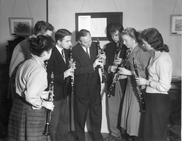 Image of Photograph: Sydney Fell teaching a clarinet lesson